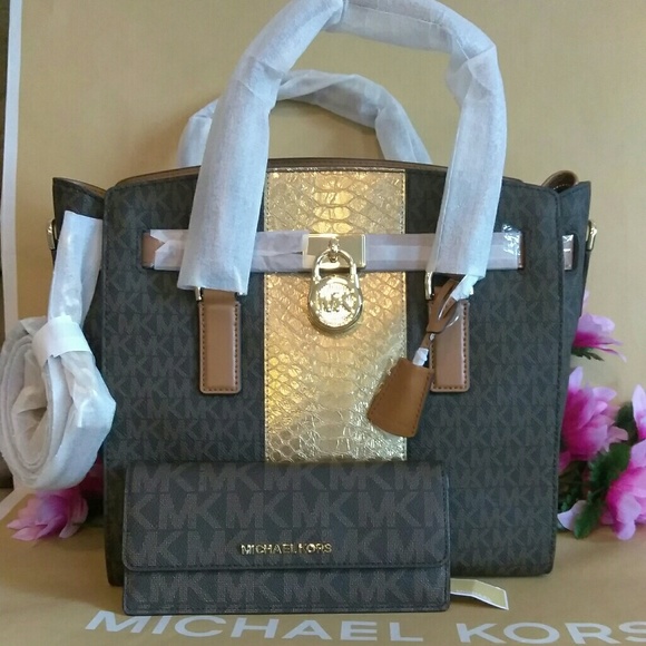 Michael Kors Handbags - NWT Michael kors Purse bag crossbody w/ wallet set